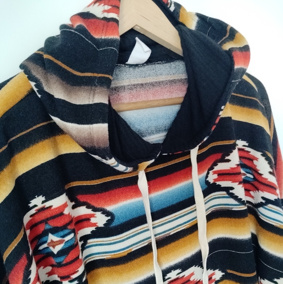 🆕Boho Aztec hoodie sweater - Picture 5 of 9